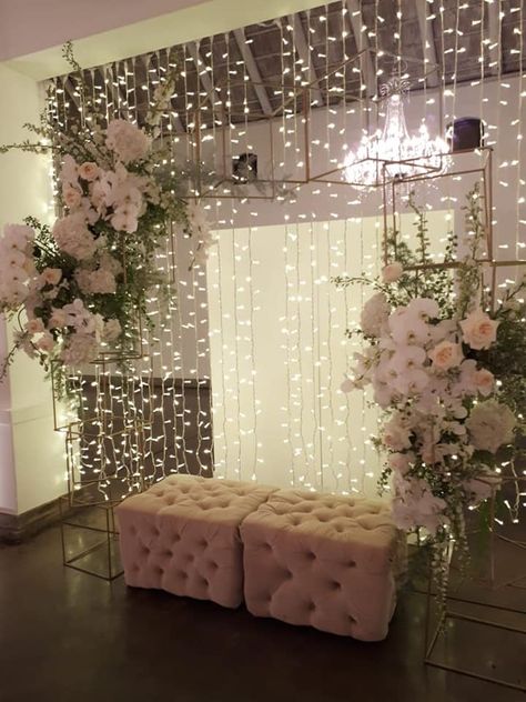 Quince Decorations Ideas, Pink And Gold Quince, Debut Theme, Rose Gold Quinceanera, Charro Quince, Quince Decor, Nikah Decor, Sweet 15 Party Ideas Quinceanera, Sweet 15 Party Ideas