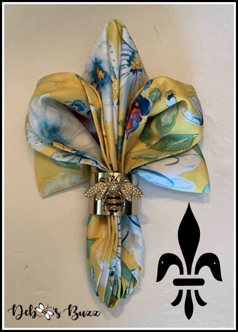 Easy Fleur-de-Lis, Bee Shape Napkin Fold Tutorial - Debbee's Buzz Mardi Gras Napkin Rings, Napkin Folding Ideas With Rings, Christmas Napkin Folding Tutorials, Napkin Ring Folding, Fancy Napkins, Easter Napkin Folding, Towel Folding Ideas, Folding Napkins, Beautiful Napkin Folding