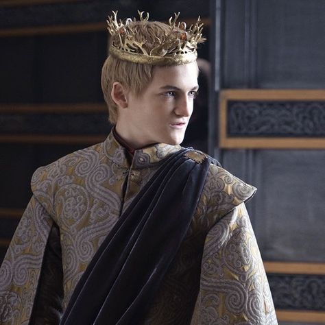 #gameofthrones Joffrey Baratheon Outfit, King Tommen, Targaryen Fashion, Game Of Thrones Joffrey, Prince Joffrey, Game Of Thrones Images, Jack Gleeson, Iconic Costumes, King Joffrey