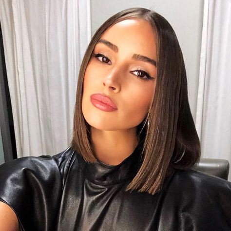 "Glass hair" is the must-have style of the moment and celebrity hairstylist Justine Marjan took us through the process step by step. Read on for her tips! Dyson Hairdryer, Olivia Culpo Hair, Celebrity Short Haircuts, Winter Hair Trends, Glass Hair, Olivia Culpo, Celebrity Hair Stylist, Trendy Hair Color, Smooth Hair