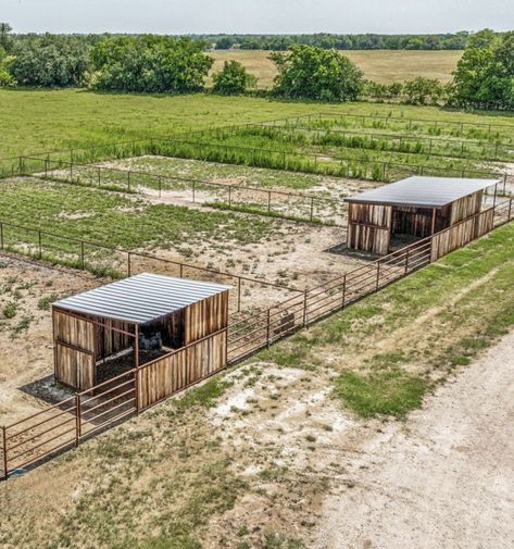 2 Acre Horse Property Layout, Sheep Stall Ideas, Diy Horse Paddock, Horse Pens Ideas, Horse Turnout Ideas, Small Horse Pasture, 1 Acre Horse Property Layout, Cow Pasture Ideas, Horse Yard Ideas