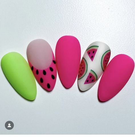 80 Nails, Watermelon Nail Designs, Hands Nails, Fruit Nails, Food Nails, Funky Nail Art, Watermelon Nails, Gold Glitter Nails, Nail Stamping Plates