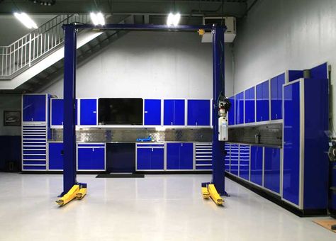 Blue Garage Door, Blue Garage, Jeep Garage, Garage Game Rooms, Aluminum Garage, Blue Cabinet, Garage Lift, Garage Door Types, Garage Workshop Organization