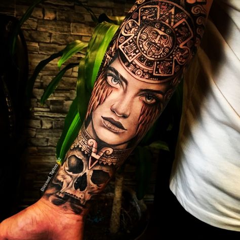 Tatuaje de una guerrera Azteca Quetzalcoatl Tattoo, Aztec Warrior Tattoo, Azteca Tattoo, Women's Shoulder Tattoo, Aztec Tattoo Designs, Belly Tattoos, Aztec Tattoo, Aztec Warrior, Sleeve Ideas