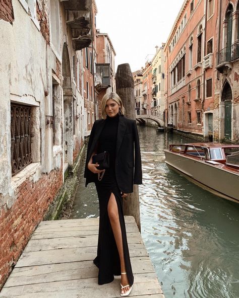 Emily Luciano on Instagram: “Dressed for the opera 🖤” Vienna Opera Outfit, Opera Outfits For Women, Opera Outfit, Italy Places To Visit, See Photography, Amalfi Coast Travel, Vatican Museums, Italy Outfits, Cinq A Sept