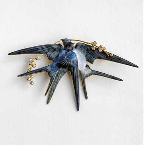 Pendant / Brooch: Gold, enamel, brilliant-cut diamonds, circa 1906. Renee Lalique. Renee Lalique, Lalique Jewelry, Bijoux Art Nouveau, Pendant Brooch, Vintage Inspired Jewelry, Art Nouveau Jewelry, Upcycled Jewelry, Star Jewelry, Fashion Poster