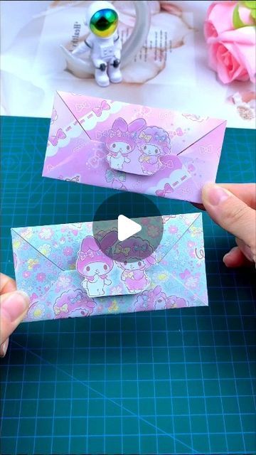 paper crafts creator on Instagram: "Teach you how to make a coin purse in a few simple steps, it’s so practical! #HANDMADE #COIN PURSE #HANDMADEDIY #ORIGIA #ORIGIA #TUTORIAL paper craft ideas" Paper Craft Ideas, Make Paper, Paper Gift Box, Pumpkin Crafts, Homemade Crafts, Cardboard Crafts, Easy Paper Crafts, How To Make Paper, Paper Box