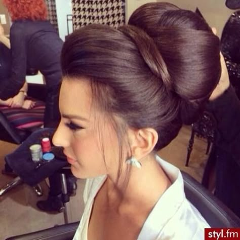 i wish i had this much hair!... would have done this for my wedding Bridal Bun, Hair Done, Wedding Hairstyles Updo, Wedding Updo, Bridal Hair And Makeup, Wedding Hair And Makeup, Big Hair, Great Hair, Hair Dos