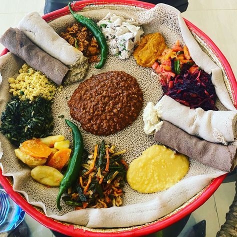 Habesha Food, Habesha Aesthetic, Sunny With A Chance, Ethiopian Cuisine, Pastries Recipes, Pastries Recipes Dessert, Ethiopian Culture, Ethiopian Food, Hot Chocolate Cookies