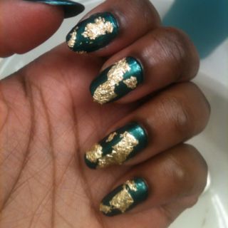 Green Nails With Gold Flakes Gold Flake On Nails, Green And Gold Flake Nails, Green Nails With Gold Flakes, Green Nails With Gold, Nails With Gold Flakes, Nails With Gold, Quiet Beauty, Gold Flake, Nail Fungus