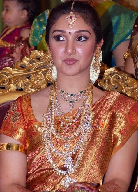 Sridevi Vijaykumar, Actress Wedding, South Indian Bridal Jewellery, Wedding Jewelry Sets Bridal Jewellery, Simple Saree Designs, Gold Necklace Indian Bridal Jewelry, Beauty Face Women, Indian Bridal Fashion