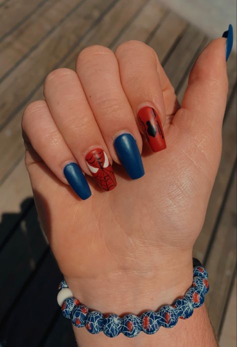 Spiderman Nails Acrylic Simple, Nails Inspiration Spiderman, Spiderman Nails Designs Easy, Marvel Nails Simple, Into The Spiderverse Nails, Nails Acrylic Spiderman, Marvel Acrylic Nails, Short Spiderman Nails, Spiderman Acrylic Nails