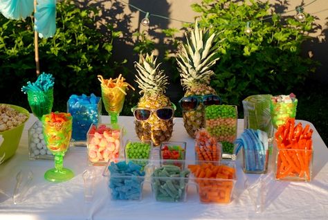 Candy bar for a luau birthday party #candybar #luau #birthdayparty #sweet16 Hawaiian Candy, Kids Luau, Graduation Party Desserts, Kindergarten Graduation Party, Tropical Birthday Party, Candy Bar Party, Flamingo Birthday Party, Luau Birthday Party, Hawaiian Birthday Party