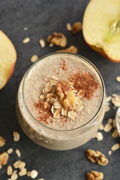 Toasted Walnut Apple Pie Smoothie - Skinny Fitalicious Holiday Smoothie Recipes, Holiday Smoothies, Walnut Smoothie, Thanksgiving Menu Recipes, Autumn Dessert, Apple Pie Smoothie, Oatmeal Smoothie, Smoothies Healthy, Apple Walnut