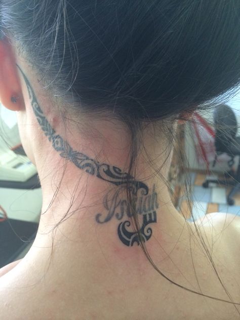 Polynesian tattoo Polynesian Tattoo Behind Ear, Tattoo Makeup, Maori Tattoo Designs, Samoan Tattoo, Maori Tattoo, Makeup Tattoos, Tattoo Lettering, Tattoo Inspo, Finger Tattoos