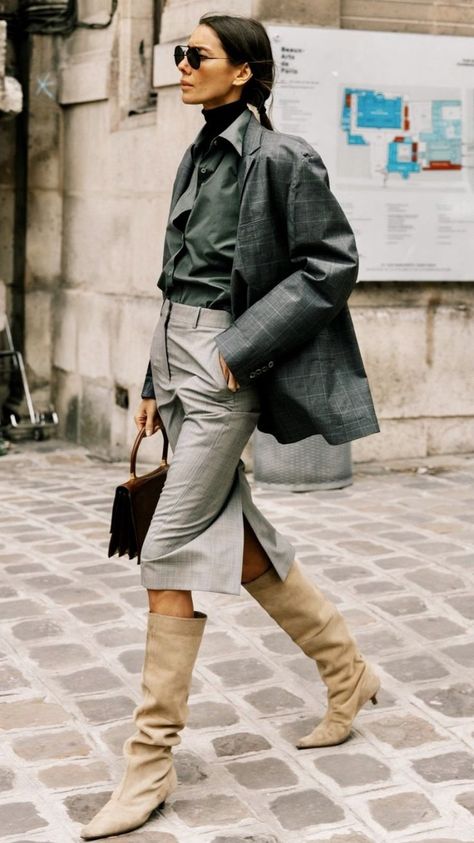 Paris Fashion Week 35 looks #fashionweek #streetstyle #paris #pfw • IN FASHION daily Street Style Fall Winter, Quoi Porter, Paris Mode, Fall 24, Moda Paris, Paris Fashion Week Street Style, Neue Outfits, Power Dressing, Street Style Paris