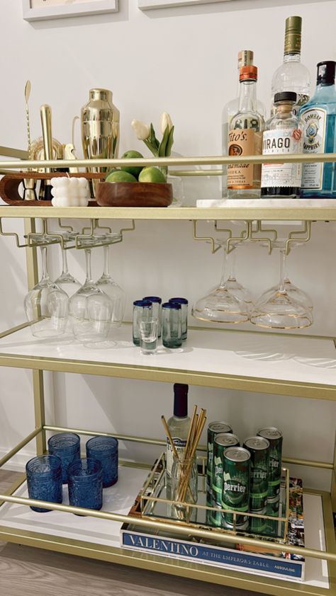 It’s best to choose colors that tie throughout your apartment when designing your bar cart. Classy Bar Cart, Blue Bar Cart, Bar Cart Aesthetic, Bar Cart Inspo, Bar Cart Ideas, Bar Cart Design, Bar Cart Accessories, Cart Design, Cart Ideas