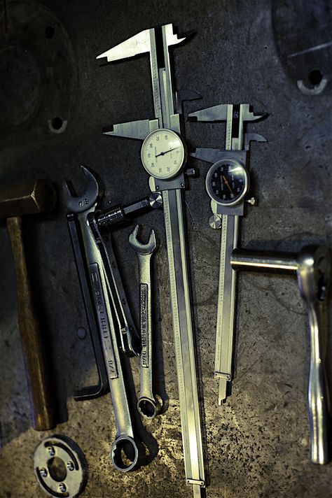 Tool Photography, Machinist Tool Box, Mechanics Aesthetic, Mechanical Tools, Mechanic Engineering, Antique Hand Tools, Machinist Tools, Mechanic Shop, Steel Worker