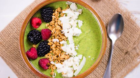 Recipes With Avocado, Avocado Smoothie Bowl, Raspberry Smoothie Bowl, Granola Bowl, Smoothie Bowl Healthy, Best Smoothie, Baking Powder Uses, Breakfast And Brunch, Smoothie Prep