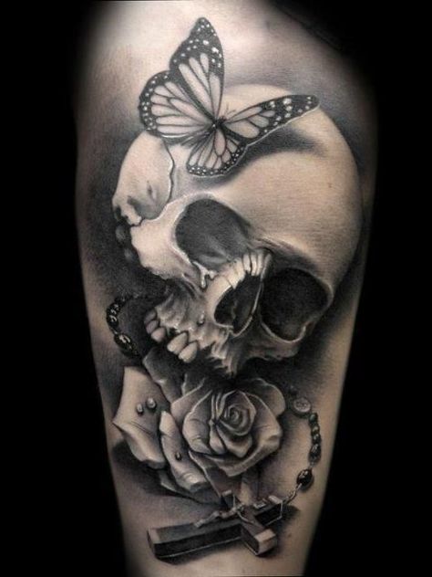 Black Skull Tattoo.. I really like this for some reason!! Butterfly Realistic, Muertos Tattoo, Tattoo Crane, Tato Paha, Tattoo Hip, Skull Butterfly, Tattoo Skull, Tattoo Trend, Head Tattoo