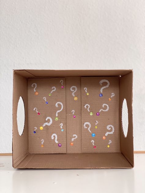 Mystery Box Guessing Game, Touch Box Ideas, Guess Whats In The Box Game Ideas, Guess Whats In The Box Game, Whats In The Box Game Ideas, Whats In The Box Game, Mystery Box Ideas For Kids, Box Games For Kids, Dayhome Crafts