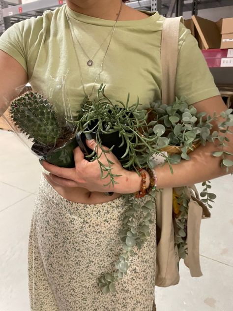 Plant Mom Outfits, Plant Lady Aesthetic, Plant Mom Outfit, Plant Mom Aesthetic Outfit, Plant Girl Aesthetic, Mom Aesthetic Outfit, Plant Mom Aesthetic, Sarah Mcdonald, Good Luck Charlie