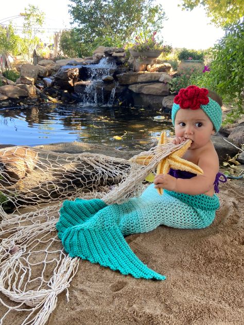 Little Mermaid Photoshoot Ideas, Mermaid Baby Photoshoot, Sophie Photoshoot, Baby Girl Photoshooting Ideas, Mermaid Photo Shoot, Ariel Baby, Mermaid Photos, Mermaid Baby, Baby Pic