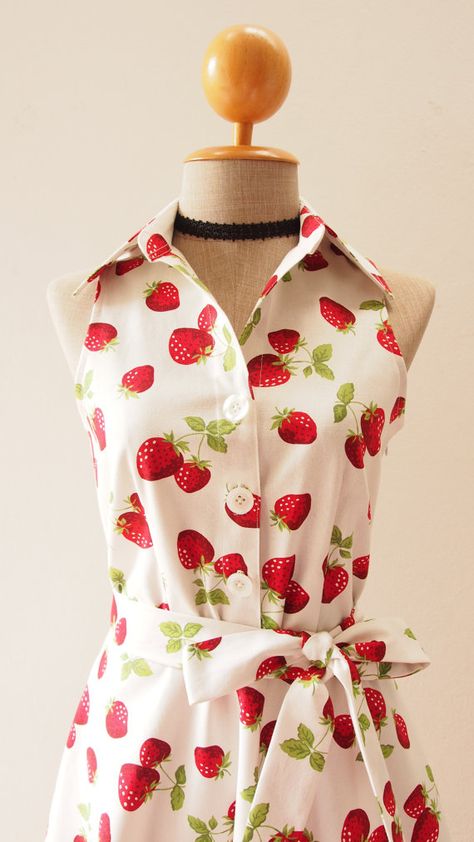 Fruit Dress Aesthetic, Strawberry Clothes Aesthetic, Strawberry Dress Outfit, Strawberry Aesthetic Outfit, Strawberry Dress Aesthetic, Strawberry Vibes, Strawberry Fashion, Strawberry Clothes, Strawberry Clothing