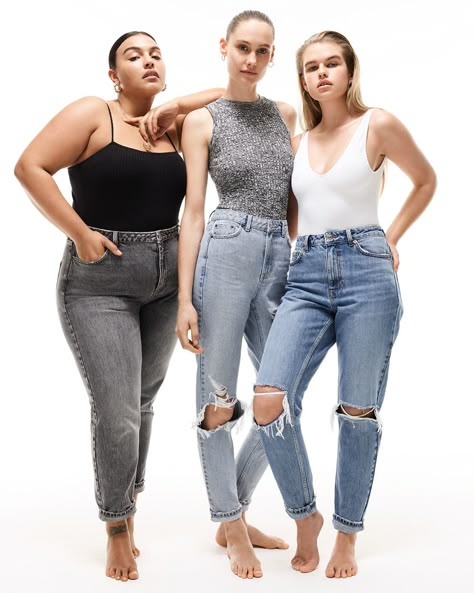 “Everyone finds their tribe” – Paloma Elsesser 👊 Find yours with Topshop jeans now. #FitInStandOut Jeans Photoshoot, Paloma Elsesser, Model Selfie, Stella Mccartney Dresses, Group Poses, Group Shots, Women Fashion Edgy, Topshop Jeans, Group Photo