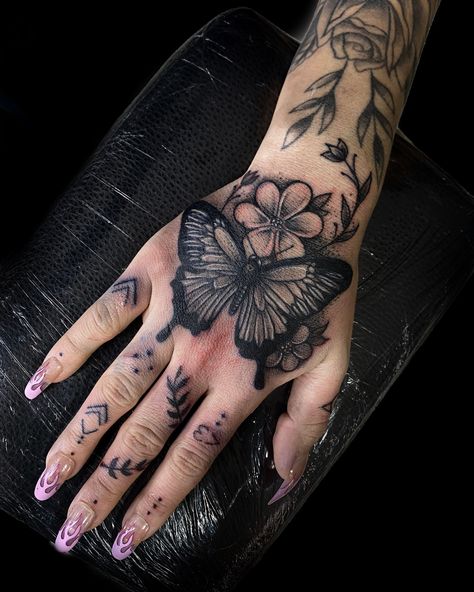 Cover Up On Hand Tattoo, Hand Tattoo For Women Unique, Anime Hand Tattoos For Women, Big Butterfly Hand Tattoo, Badass Hand Tattoos For Women, Hand Tattoos For Women Cover Up, Hand Tattoo For Woman, Hand Coverup Tattoo, Whole Hand Tattoos