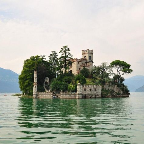 Loreto Isle, Iseo Lake, Italy Famous Castles, Chateau France, Beautiful Castles, Places And Spaces, Pretty Places, Places Around The World, Places I Want To Go, Italy Travel, Amazing Places