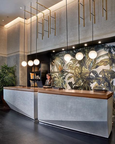 Hospitality Design on Instagram: “Bangalore's botanical roots are celebrated in a tile mural behind the reception desk at @hyattcentricblr. . . A stenciled piece of street…” Hotel Lobby Design, Reception Desk Design, Work From Home Companies, Lobby Reception, Cabinet Medical, Work Space Decor, Hotel Reception, Counter Design, Lobby Design