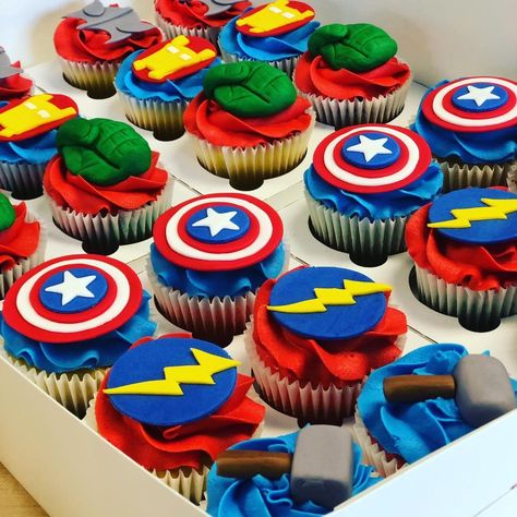 Avengers cupcakes Marvel Avengers Cupcakes, Marvel Cupcakes Ideas, Avengers Cupcakes Ideas, Super Hero Cupcakes For Boys, Superhero Birthday Cupcakes, Marvel Cupcake Ideas, Avenger Cakes For Boys, Avengers Cupcake Cake, Cupcakes Avengers