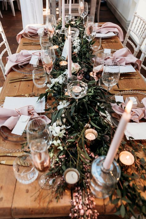 Country Ceremony, Sage Green Wedding Colors, Clear Glassware, Dusty Pink Weddings, Wedding Color Combinations, Green Centerpieces, Pink Napkins, Green Wedding Colors, Sage Wedding