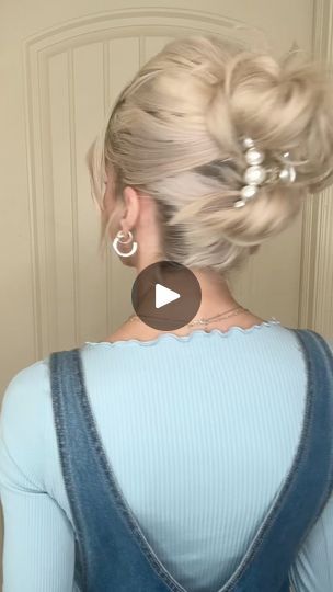 Hair Hack, Short Hair Hacks, Short Curly Hair, Claw Clip, Clip Ins, Short Curly, Hair Hacks, Short Hair, Curly Hair Styles