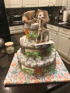 Mixin' Mom: Diaper Cake with a Wine Bottle Base Cake Ideas For Boys, Best Cake Ideas, Jungle Thema, Diy Diaper Cake, Baby Shower Baskets, Nappy Cake, Diaper Cake Boy, Nappy Cakes, Mom Ideas