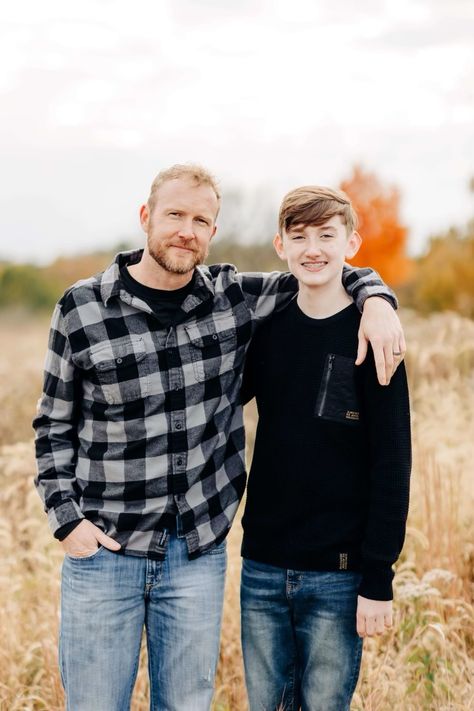 Father Older Son Photography, Father And Teenage Son Photography, Family Of 3 Photo Ideas Older Son, Brother And Sister Photo Ideas Older Photography Poses, Teen Boy Family Portraits, Father Son Poses Older, Family Pictures With Teenagers Sons, Father Son Photos Older, Father Son Photoshoot Ideas