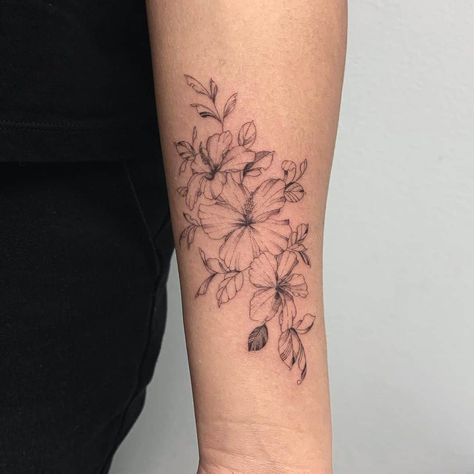 Hibiscus Flower Tattoo, Aloha Tattoo, Moms Tattoo, Tropical Flower Tattoos, Hibiscus Flower Tattoos, Floral Back Tattoos, Thigh Tat, Hibiscus Tattoo, Flower Tattoo Meanings