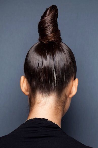 After a ponytail, a bun is my second favourite hairstyle! Getting ready for the winter seasons x Topknot Bun, Hottest Haircuts, Haircuts For 2023, Hottest Hairstyles, Inspiring Hairstyles, High Bun Hairstyles, Slay The Day, Big Bun Hair, Hot Haircuts