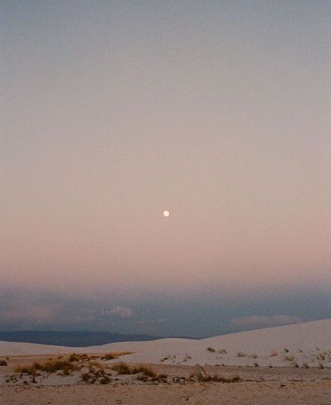 A beautiful sunset can bring happiness, peace of mind, and a grounding calmness after a hectic day. Nature provides wonderful moments like these that nothing can duplicate. Desert Moon, Desert Aesthetic, Desert Dream, Desert Vibes, Desert Landscape, Pretty Sky, Jolie Photo, Sand Dunes, Pretty Places