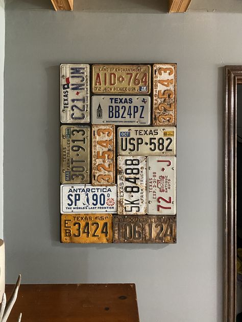 Cork Wall Art Ideas, Framed License Plate Wall Art, License Plate Wall Art, Licence Plate Decor, License Plate Wall Decor Bedroom, License Plate Display, Old License Plate Ideas Wall Art, Car Plates Decoration, License Plate Display Ideas