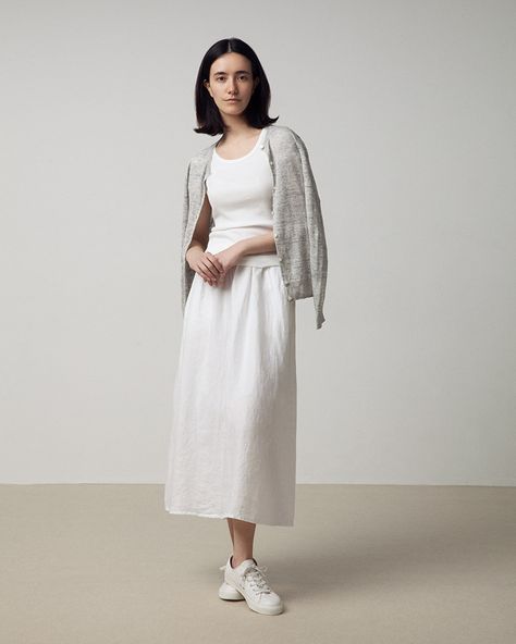 Women22 | 2016 Spring and Summer Coordinate Catalog | MUJI                                                                                                                                                                                 More Muji Outfit, Muji Style Fashion, Muji Style, Fashion Dresses Formal, Preppy Women, Country Fashion Women, Office Fashion Women, Street Style Chic, Womens Fashion For Work