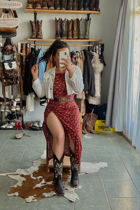 Outfit vaquero botas vaqueras vestido western Curvy Cowgirl Outfits Summer, Country Glam Outfit Plus Size, Midwestern Outfits Women, Mexican Restaurant Outfit, Vaquera Plus Size Outfits, Plus Size Cowgirl Outfits Party, Midsize Cowgirl Outfit, Baile Outfits Jaripeo Plus Size, Curvy Country Outfits