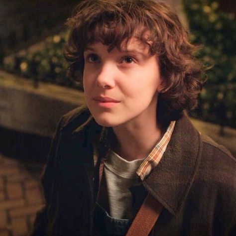 Stranger Things 2 Eleven Curly Hair, Eleven St, El Stranger Things, Watch Stranger Things, Stranger Things 3, Stranger Things 2, Bobby Brown Stranger Things, Adrien Y Marinette, Eleven Stranger Things