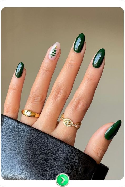 Elegant evergreen nail art design featuring deep green polish and a festive tree accent, perfect for capturing the holiday spirit with a classy winter look. Christmas Tree Nail Designs, Winter Nail Art Ideas, Festive Christmas Nails, Christmas Nail Colors, Boutique Nails, Festive Nail Designs, Christmas Tree Nails, Dark Green Nails, Green Nail Art