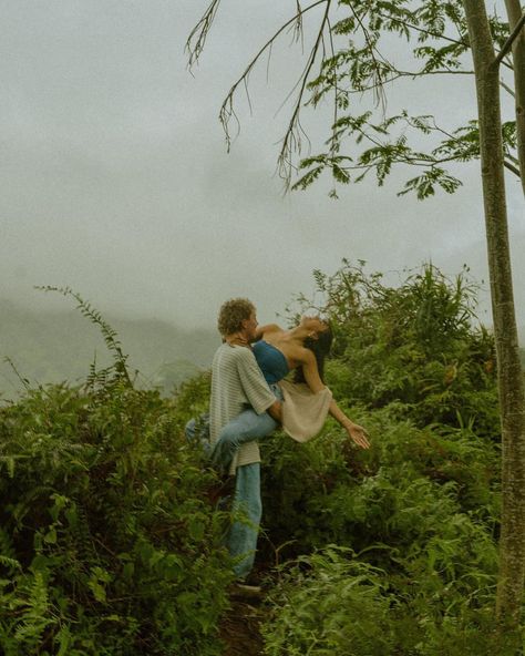 “‘Cause I don’t wanna be in love with another Even in another life.” 🌾 #777luckyfish Photos by @sadierobphoto Words from The Marias, “Heavy” Cottage Core Photoshoot, Rainy Photoshoot, Rainy Day Photos, Aesthetic Engagement, Photography Storytelling, Aesthetic Couples, Sunset Photoshoot, Photos Sunset, Waterfall Pictures