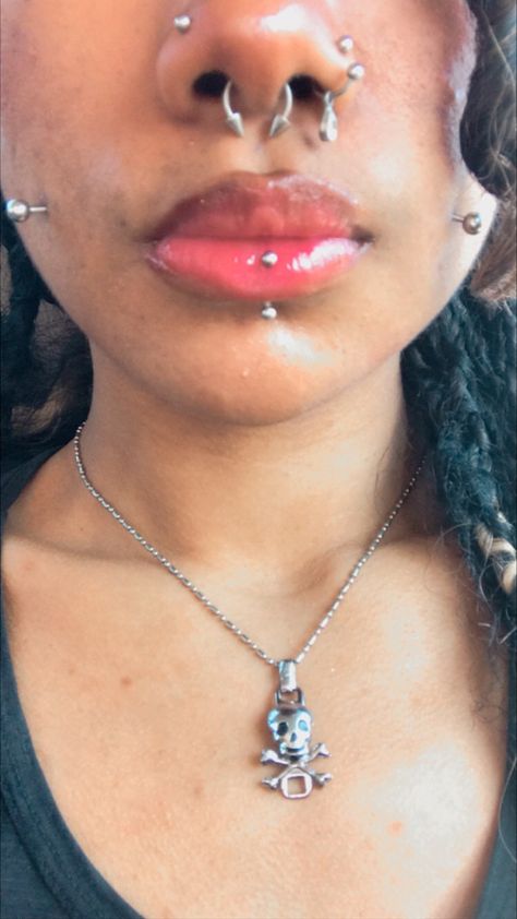 Piercing Vertical Labret, Face Dermal Piercing, Dimple Piercings, Labret Piercing Ring, Aesthetic Piercing, Dimple Piercing, Cheek Piercings, Vertical Labret Piercing, Piercing Eyebrow