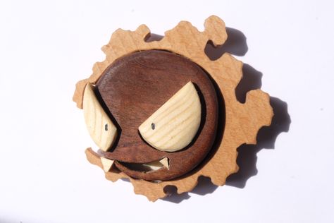 #pokemon #gastly #wood #woodworking Wooden Pokemon, Gastly Pokemon, Pokemon Project, Wood Engraving, Diy Creative Crafts, Diy Creative, Wood Working, Creative Crafts, Wood Watch