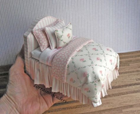 LorraineScuderiMinis - Etsy Diy Dollhouse Bed, Headboard Twin Bed, Mini Bed, Dollhouse Bedding, Doll House Bedroom, Miniature Bed, Pink Dollhouse, Laura Ashley Bedding, Dollhouse Bed