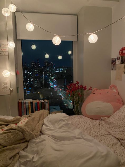 Bedroom Ideas For Small Rooms Cozy, Dorm Room Styles, Teen Girl Room Decor, Pretty Bedroom, Pinterest Room Decor, Aesthetic Rooms, Dreamy Room, Small Room Bedroom, Dream Room Inspiration